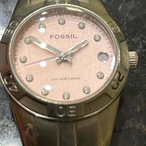 Fossil watch needs battery works great - Picture 2 of 2